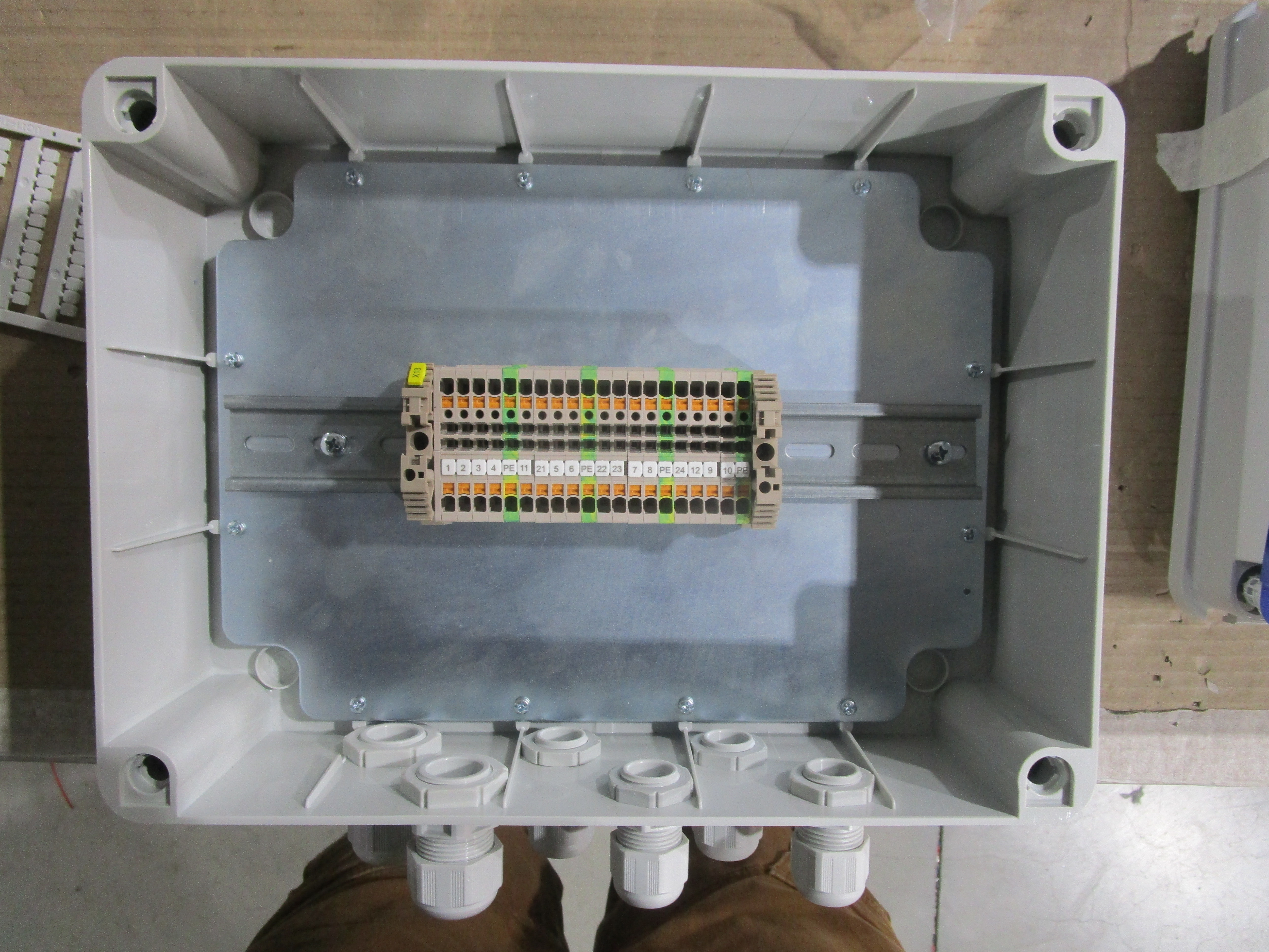 Terminal box end switch back